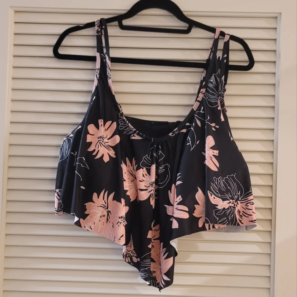 SHEIN- (Plus-Size) Floral Summer Athletic Swim Top With Built-in Bra